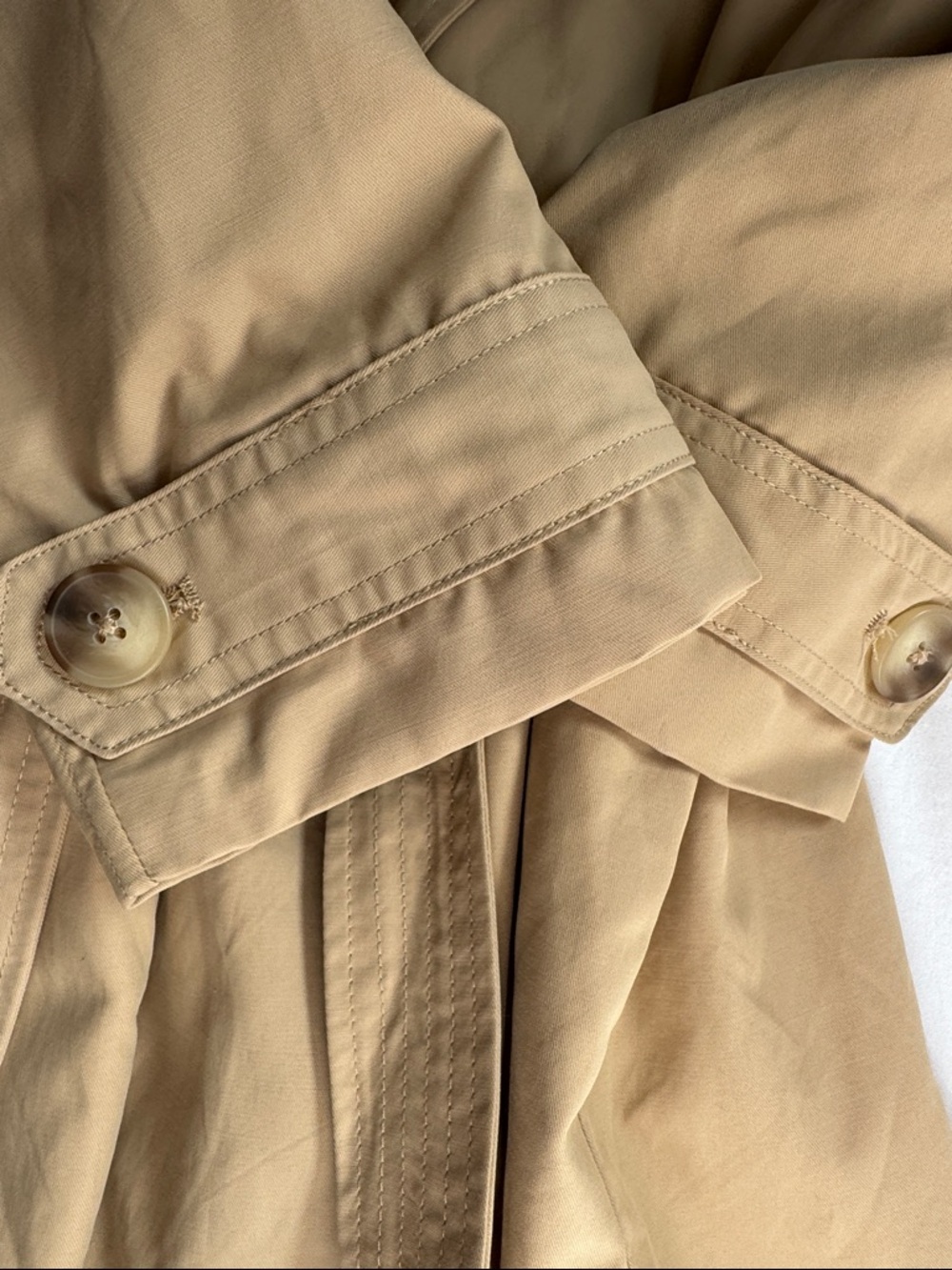 Helllo SPRING this Zara Tan Trench Coat is perfect for those rainy days - Picture 3 of 7